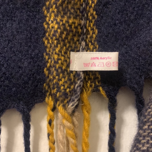 Plaid Infinity Scarf - Unbranded - Picture 2 of 4